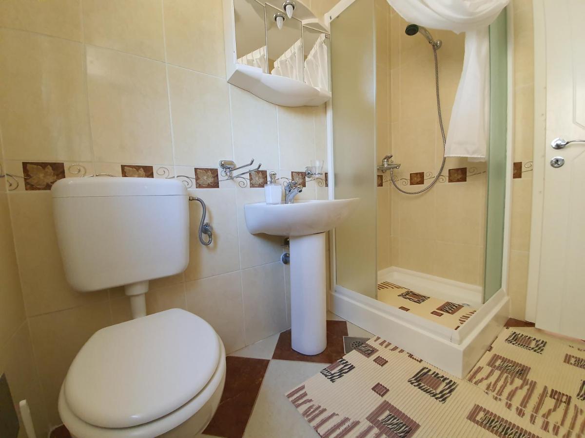 The Nifty Nook *